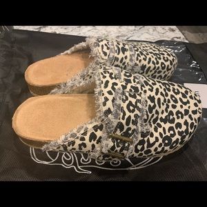 Slip on style leopard print shoes